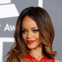 Rihanna assina linha de maquiagem e lança batom que leva seu apelido, RiRi