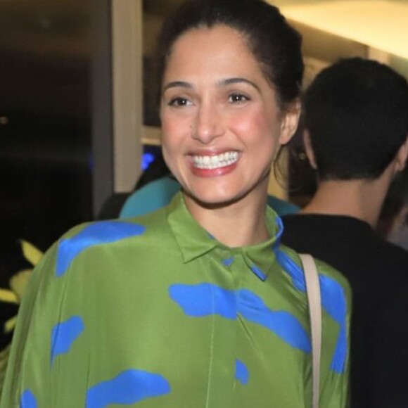 Camila Pitanga aposta em conjuntinho para passeio em shopping e estreia de peça nesta segunda-feira, dia 12 de agosto de 2019