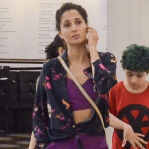 Camila Pitanga aposta em conjuntinho roxo para passeio em shopping  nesta segunda-feira, dia 12 de agosto de 2019