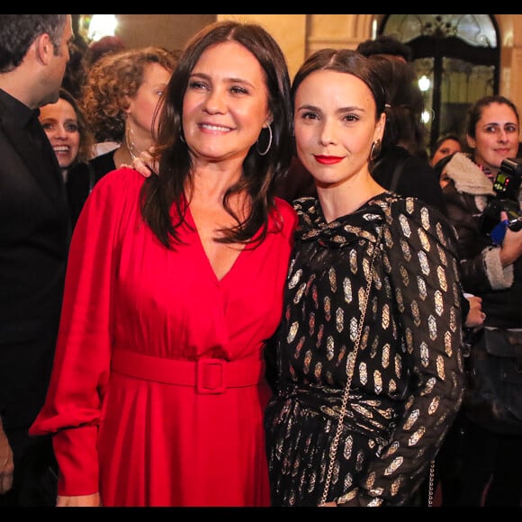 Que encontro! Adriana Esteves e Débora Falabella brilham em premiação de cinema