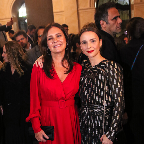 Débora Falabella faz foto com Adriana Esteves e fãs lembram novela 'Avenida Brasil': 'Nina e Carminha'