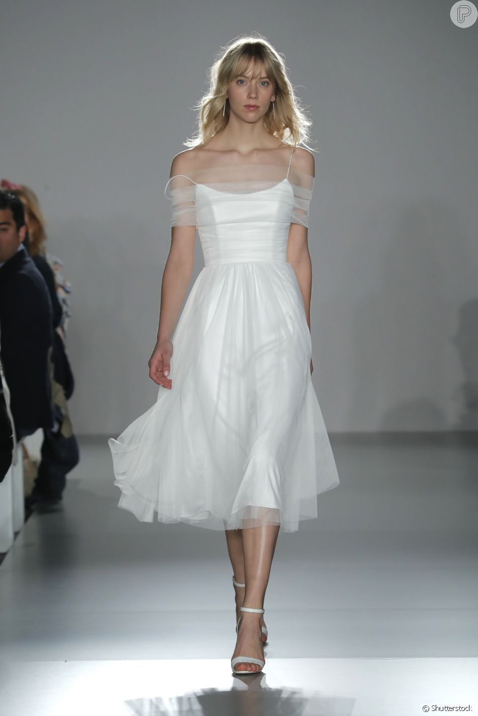vestido branco de tule
