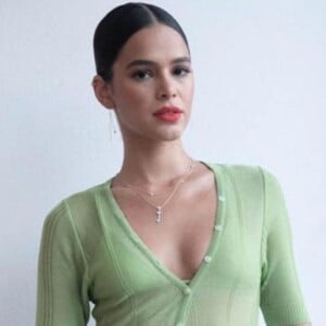 Joadora do Palmeiras faz campanha de nova camisa de time e fãs apontam semelhança com Bruna Marquezine