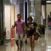 Malvino Salvador e Sophie Charlotte aproveitaram o dia de folga para passear em um shopping da Barra da Tijuca, na zona oeste do Rio, nesta quarta-feira (20)