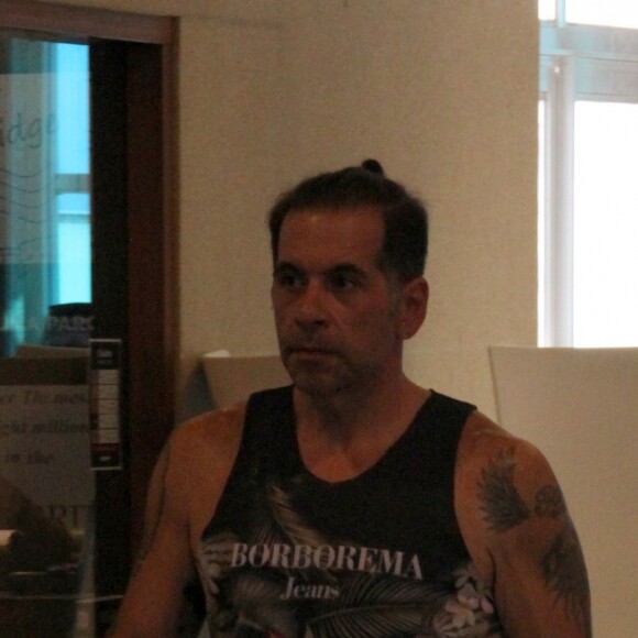 Leandro Hassum emagreceu 65 kg em vídeo do canal de Sabrina Sato publicado nesta segunda-feira, dia 26 de agosto de 2019