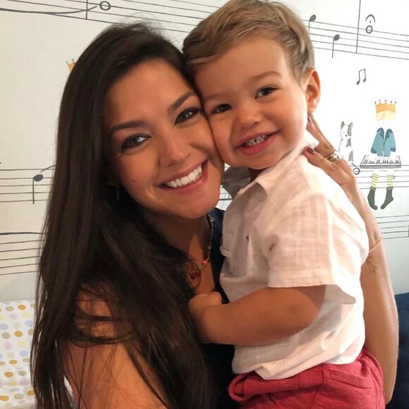 Thais Fersoza precisou sair sem o filho mais novo, Teodoro, e se lamentou pela situação nas redes sociais