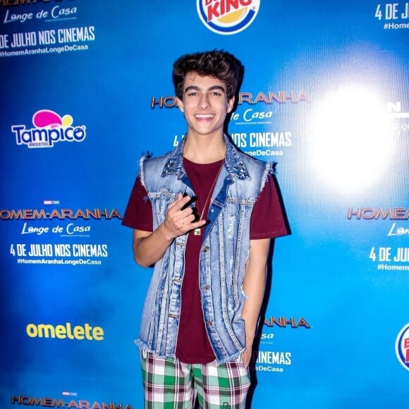 Namorado de Sophia Valverde, Lucas Burgatti completou 17 anos em junho de 2019