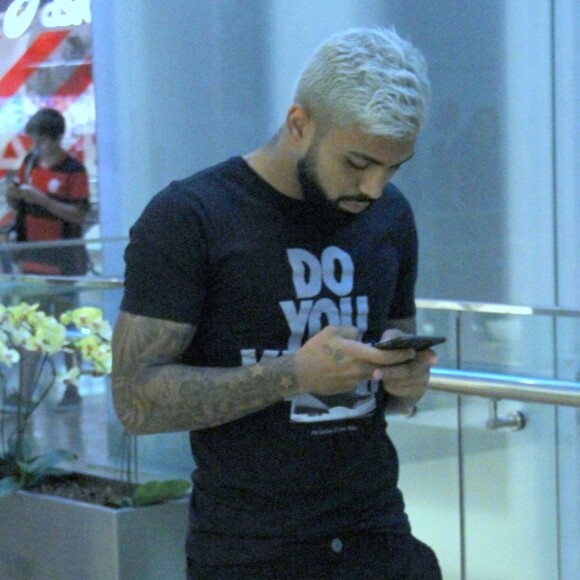 Rafaella Santos e Gabi Gol estão sendo apontados como casal desde abril de 2019. A irmã de Neymar acompanhou a vitória do Flamengo no campeonato carioca no Maracanã