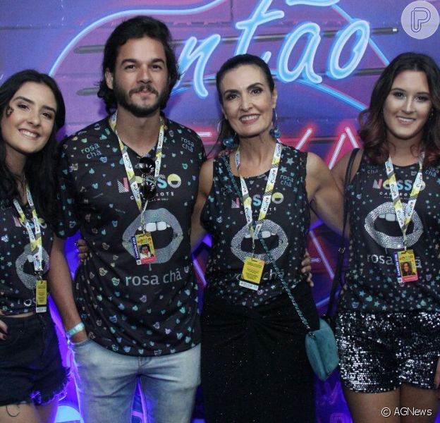 Fátima Bernardes e Túlio Gadêlha curtem show com as filhas da apresentadora, em 21 de agosto de 2019