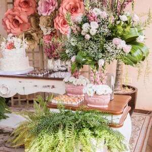 Festa de aniversário de mãe de Zilu contou com arranjos de flores neste domingo, dia 01 de setembro de 2019