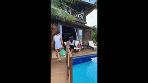 Mayra Cardi e Arthur Aguiar passam férias em família em resort de luxo nesta terça-feira, dia 03 de setembro de 2019