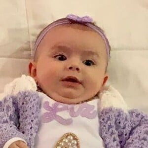 Thaeme Mariôto comemorou 4 meses da filha, Liz, com foto fofa na web