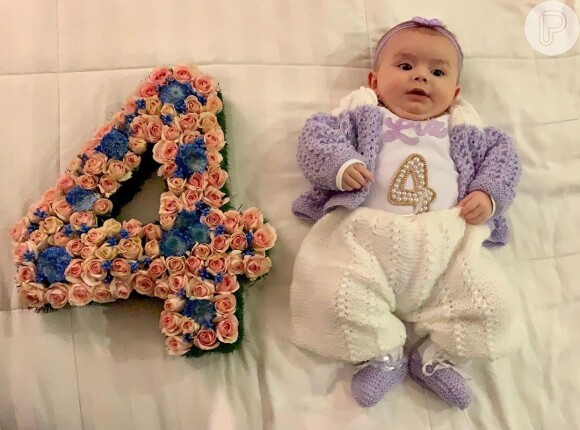 Thaeme Mariôto comemorou 4 meses da filha, Liz, com foto fofa na web