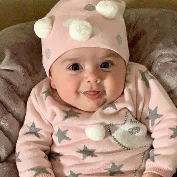 Filha de Thaeme Mariôto, Liz tem passado por sessões de osteopatia