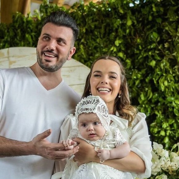 Filha de Thaeme Marioto usou look exclusivo em seu batizado