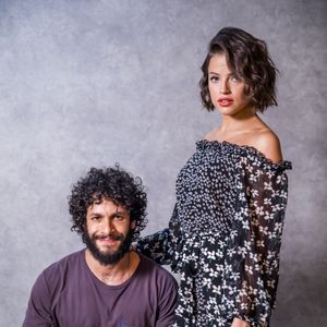 Téo (Rainer Cadete) dá dinheiro para Josiane (Agatha Moreira) ter onde morar na novela 'A Dona do Pedaço'