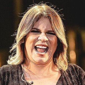 Marília Mendonça usa look preto em show e brinca sobre comparação com Gisele Bündchen em vídeo na sexta-feira, dia 21 de setembro de 2019