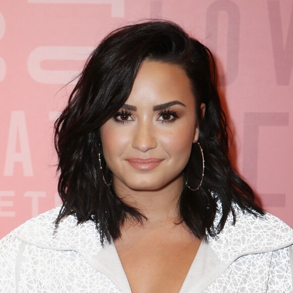 Demi Lovato parabeniza Anitta por beleza em foto da cantora no Instagram nesta segunda-feira, dia 23 de setembro de 2019