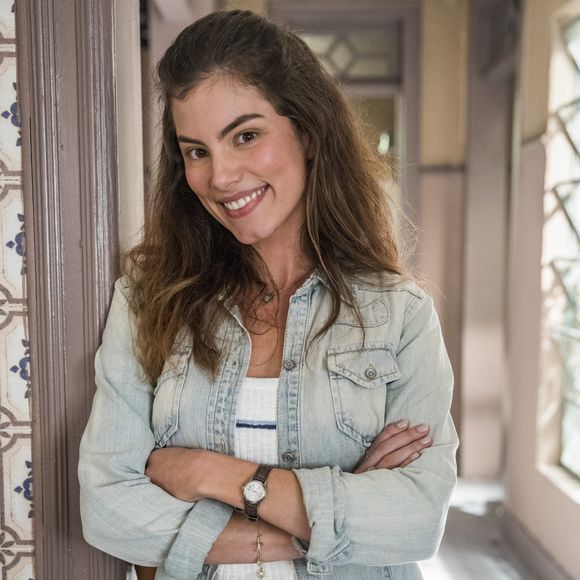 Avó de Joana (Bruna Hamú), Matilde (Laura Cardoso) chama Eusébio (Marco Nanini) e diz que sente saudades na novela 'A Dona do Pedaço'