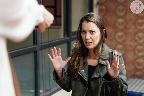 Fabiana (Nathalia Dill) será ameaçada por Rael (Rafael Queiroz) por uma arma na novela 'A Dona do Pedaço'