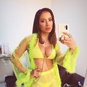 Anitta já apostou em look com transparência em programa de TV