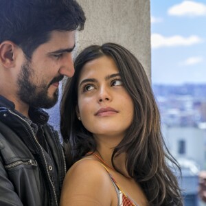 No fim da novela 'Órfãos da Terra', Jamil (Renato Goés) e Laila (Julia Dalavia) ficaram juntos