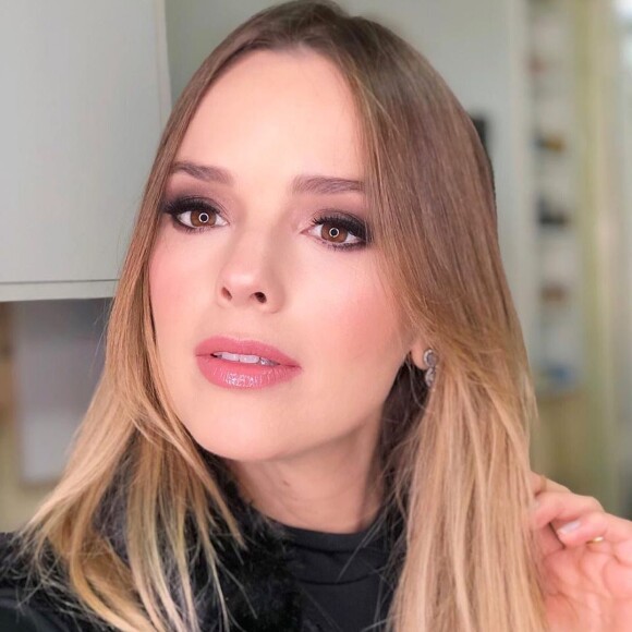 Thaeme Mariôt aposta em cabelo platinado nesta segunda-feira, dia 30 de setembro de 2019