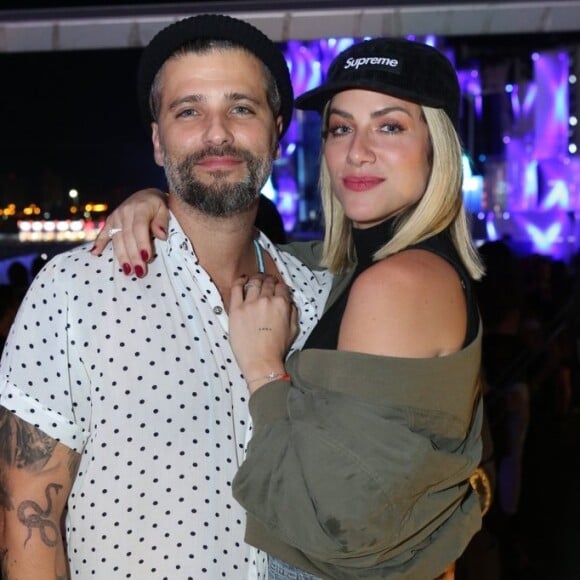 Bruna Marquezine esteve acompanhada também de Bruno Gagliasso e Giovanna Ewbank