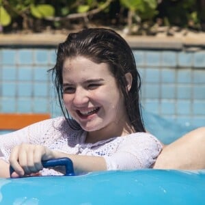 Sophia Valverde e a mãe se divertiram em parque aquático