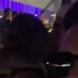 Pedro Scooby puxou Cinthia Dicker para um beijo em área VIP do Rock in Rio na noite deste sábado, 5 de outubro de 2019