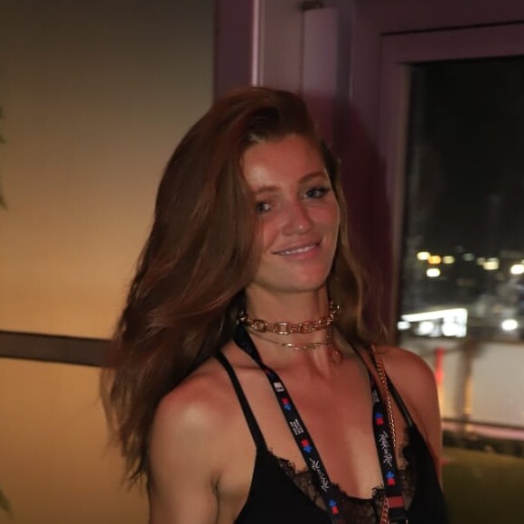 Affair de Pedro Scooby, Cintia Dicker foi uma das convidadas de área VIP do Rock in Rio