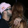 Pedro Scooby e Cinthia Dicker trocaram beijos na sexta noite do Rock in Rio. 'Não estamos namorando, estamos ficando', reforçou a modelo e atriz ao Purepeople