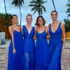Débora Nascimento usou vestido azul fluído da grife Martu para casamento de Thaila Ayala e Renato Goés