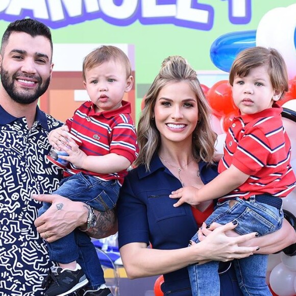 Andressa Suita confirmou que o filho mais velho, Gabriel, tem ciúmes do irmão, Samuel, mas mesmo assim não dispensa os cuidados com o menino