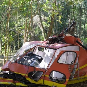 Na novela 'Topíssima', gravações do acidente de helicóptero com Antonio (Felipe Cunha) e Sophia (Camila Rodrigues) envolveram réplica de uma aeronave
