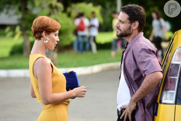 Na novela 'Topíssima', Antonio (Felipe Cunha) e Sophia (Camila Rodrigues) são ex-namorados e se envolvem em acidente de helicóptero
