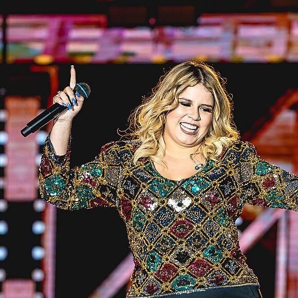 Marília Mendonça vem apostando em looks justos na primeira gravidez