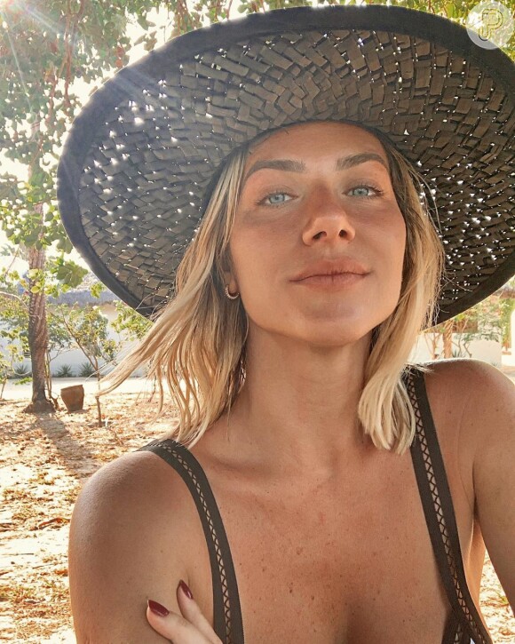 Giovanna Ewbank dispensa maquiagem e esbanja beleza natural em fotos no Ceará