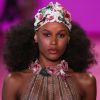 Moda Verão 2020: bolsa, óculos de sol, bijoux e touca de banho são algumas das tendências desfiladas no São Paulo Fashion Week