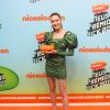 Marina Ruy Barbosa investiu em minidress verde com mangas chamativas