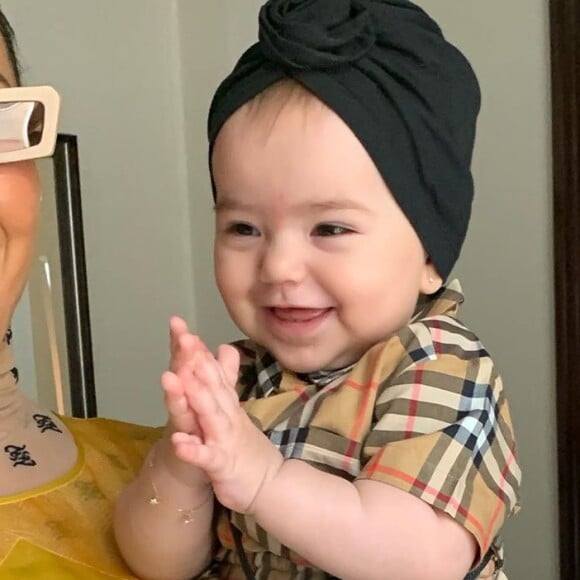 Filha de Sabrina Sato, Zoe apareceu sorridente em foto com a mãe maquiada para festa de Halloween