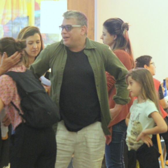 Fabio Assunção e a filha, Ella Felipa, de 8 anos, se encontraram com Luisa Arraes após prestigiarem peça escrita pela atriz, 'Suelen Nara Ian'