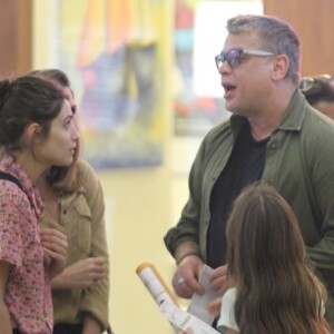 Fabio Assunção levou a filha, Ella Felipa, de 8 anos, ao teatro neste domingo, 20 de outubro de 2019