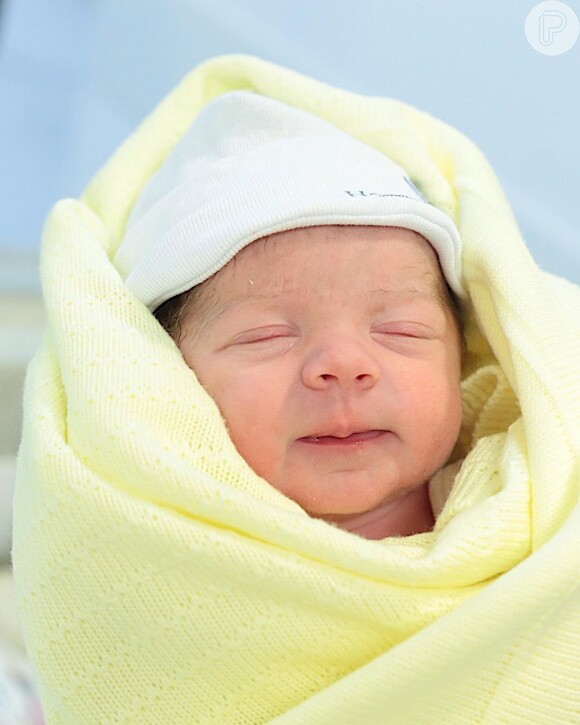 Flor, filha de Mateus Liduário e Marcella Barra, nasceu de parto normal 