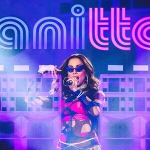 Anitta está comprometida: foi o que afirmou o pai da cantora, Mauro Machado, ao responder fã na web