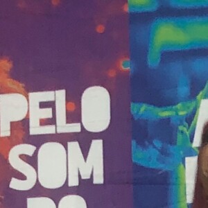 Selinho de Anitta e Alinne Rosa agita público durante show na Micareta Salvador nesta sexta-feira, dia 25 de outubro de 2019