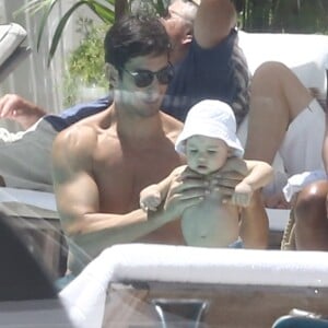 Rael e André Resende passaram boa parte do tempo na piscina