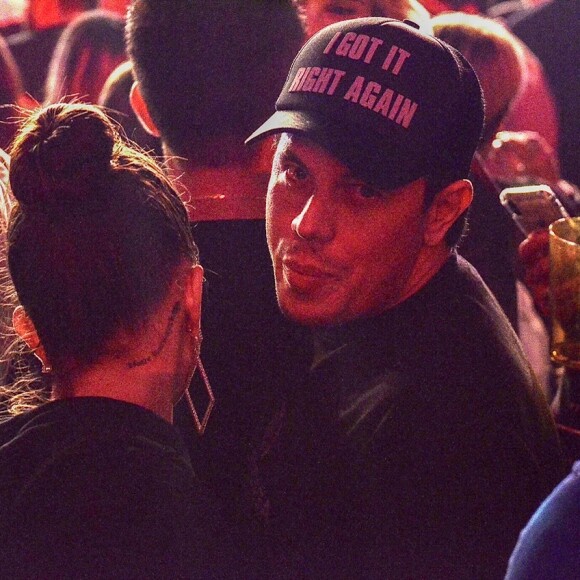 Flavia Pavanelli e Junior Mendonza foram flagrados juntos pela primeira vez em festa de aniversário de Gabriela Pugliesi