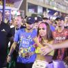 Anitta e Neymar foram flagrados aos beijos em camarote na Sapucaí no Carnaval 2019