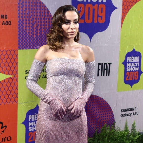 Anitta afastou polêmica com Bruna Marquezine no Carnaval: 'Não fui para camarote para provocar ninguém, tenho minhas amizades, famosas ou não (...). Não desrespeitei ninguém. Detesto desrespeito. Não fiz nada de errado nem comigo e nem com ninguém'